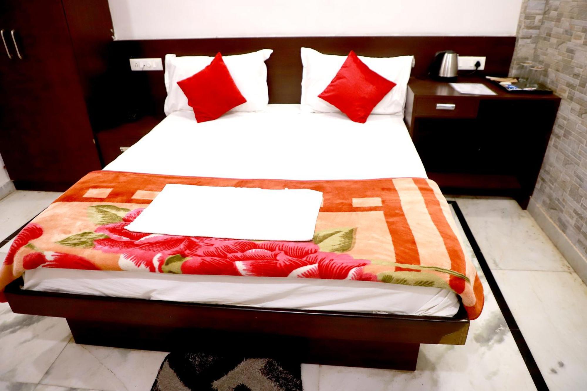 Hotel River View Khagaria Exteriör bild