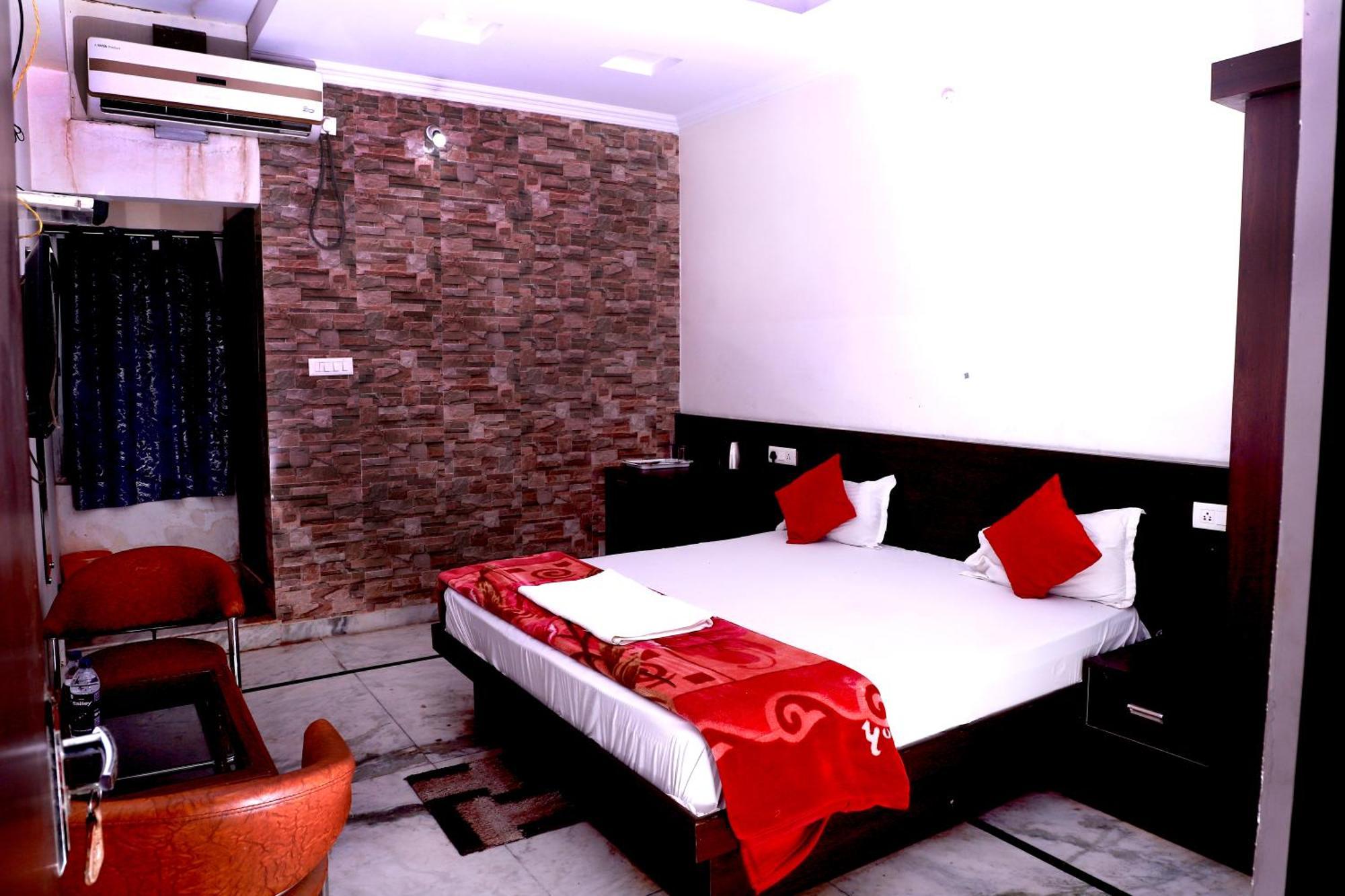 Hotel River View Khagaria Exteriör bild